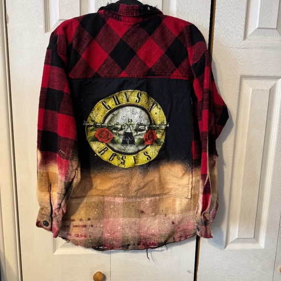 Tops - Guns & Roses Upcycled Back Graphic Tee & Bleached Distressed Flannel Read 4 Sz